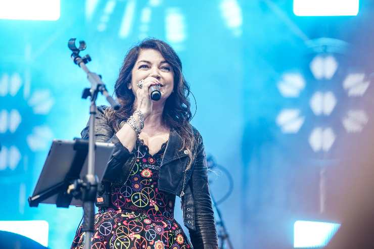 cristina d'avena canta