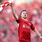 diogo jota sventola la bandiera dei Reds